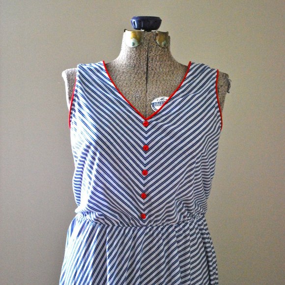 Blue and white striped dress with red buttons - Picture 2 of 7